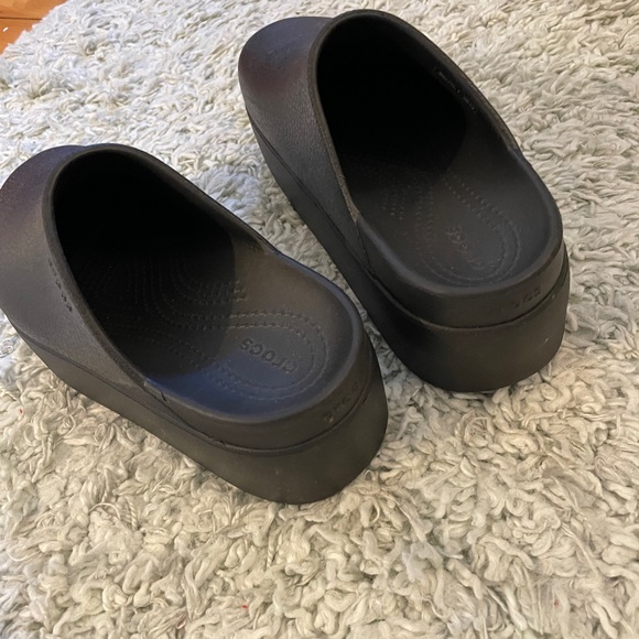 Crocs Dylan Platform Clogs - Picture 4 of 5